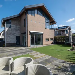 Big 5-bedroom House In Capelle aan den IJssel